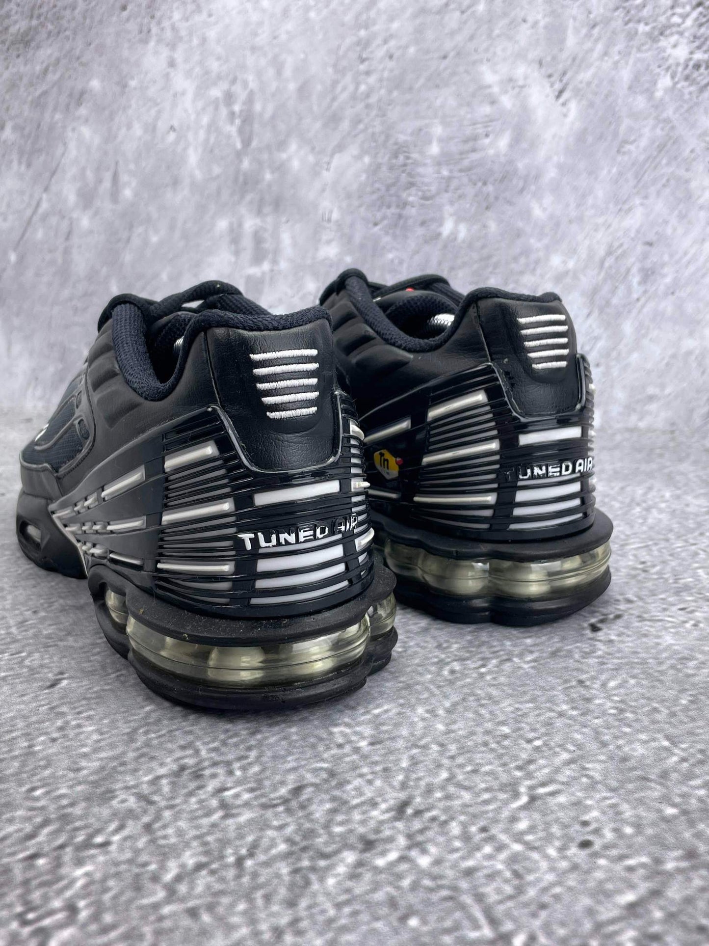 Nike Air Max Plus 3 Black White — buty sportowe męskie w bardzo dobrym stanie rozmiar 42.5, widok z tyłu