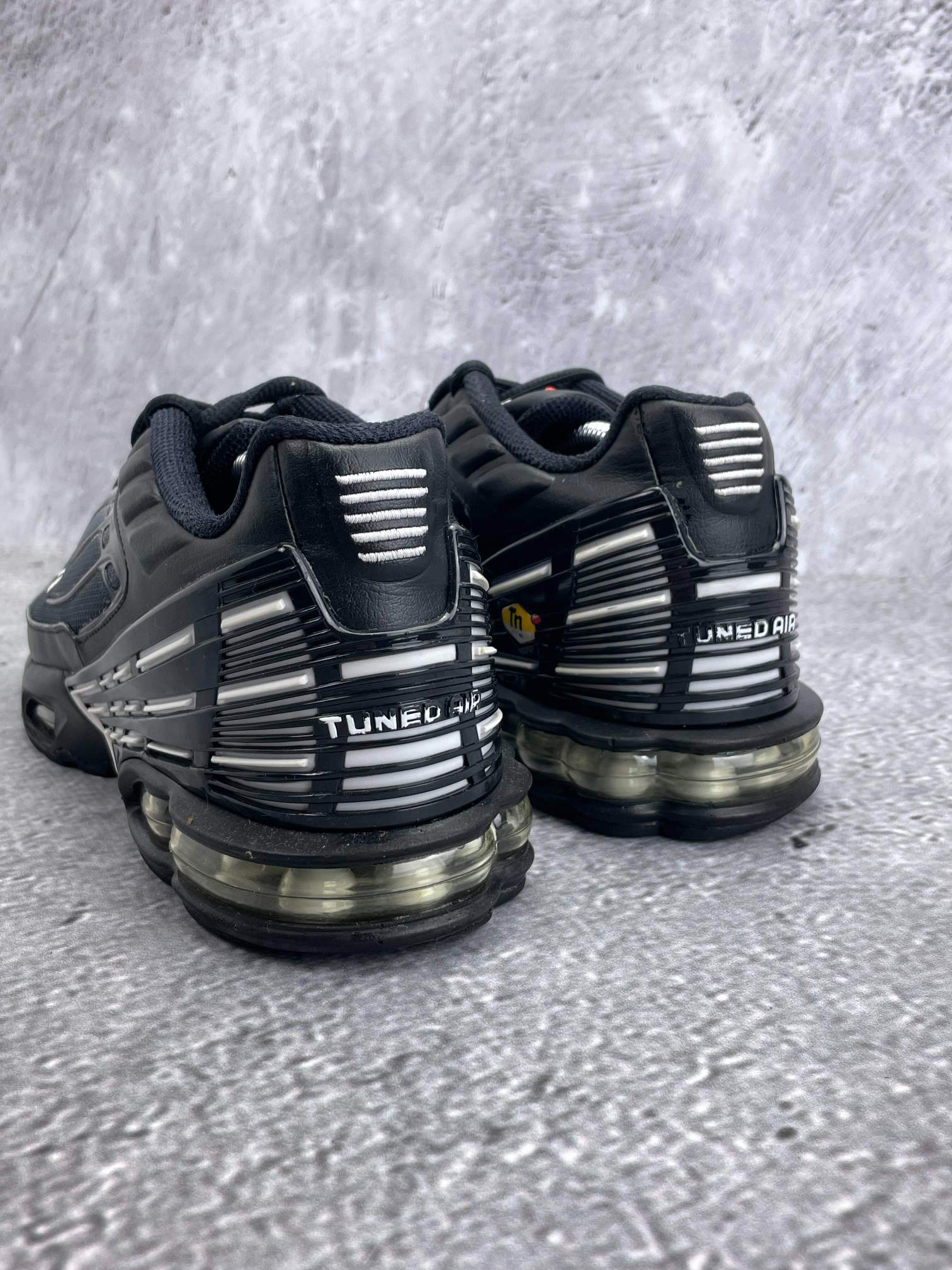 Nike Air Max Plus 3 Black White — buty sportowe męskie w bardzo dobrym stanie rozmiar 42.5, widok z tyłu