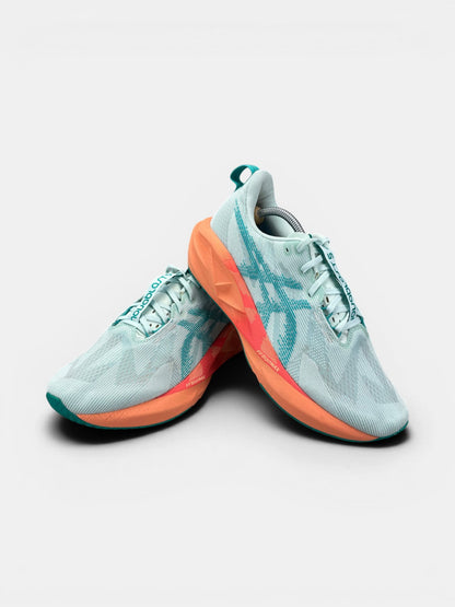Asics Novablast 5 — buty sportowe męskie w bardzo dobrym stanie rozmiar 43.5, boczny profil