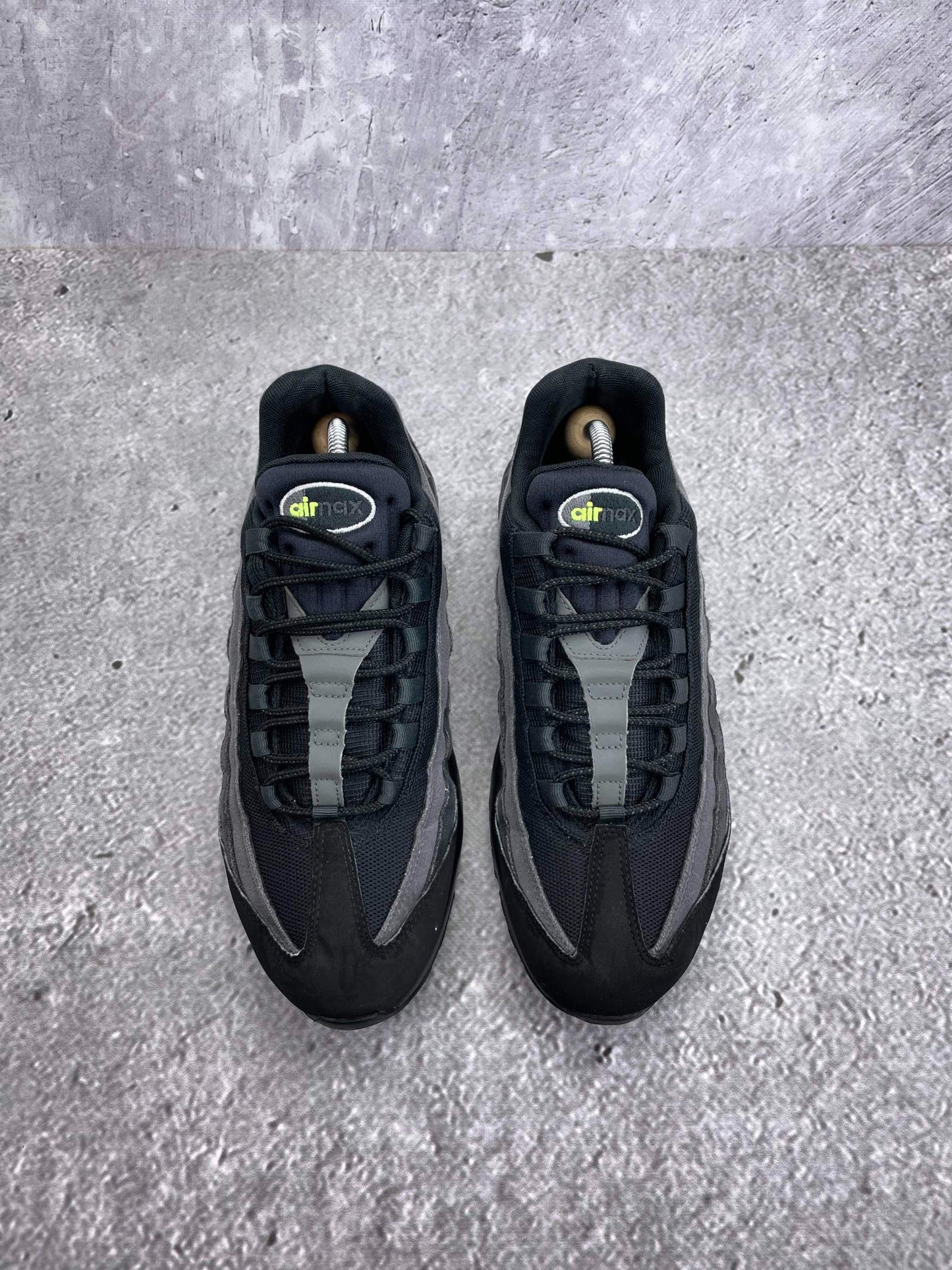 Nike Air Max 95 Black Volt — buty sportowe męskie w bardzo dobrym stanie rozmiar 44, widok z góry