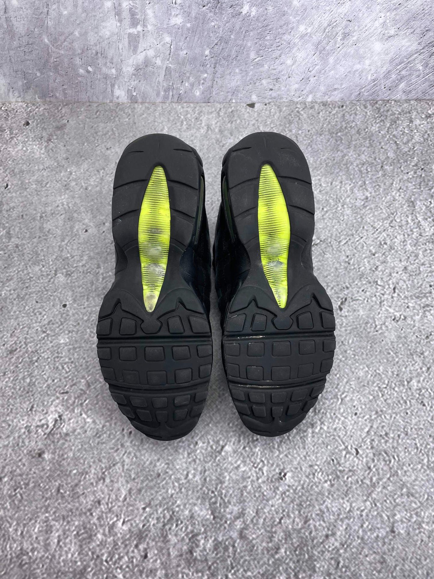 Nike Air Max 95 Black Volt — buty sportowe męskie w bardzo dobrym stanie rozmiar 44, podeszwa