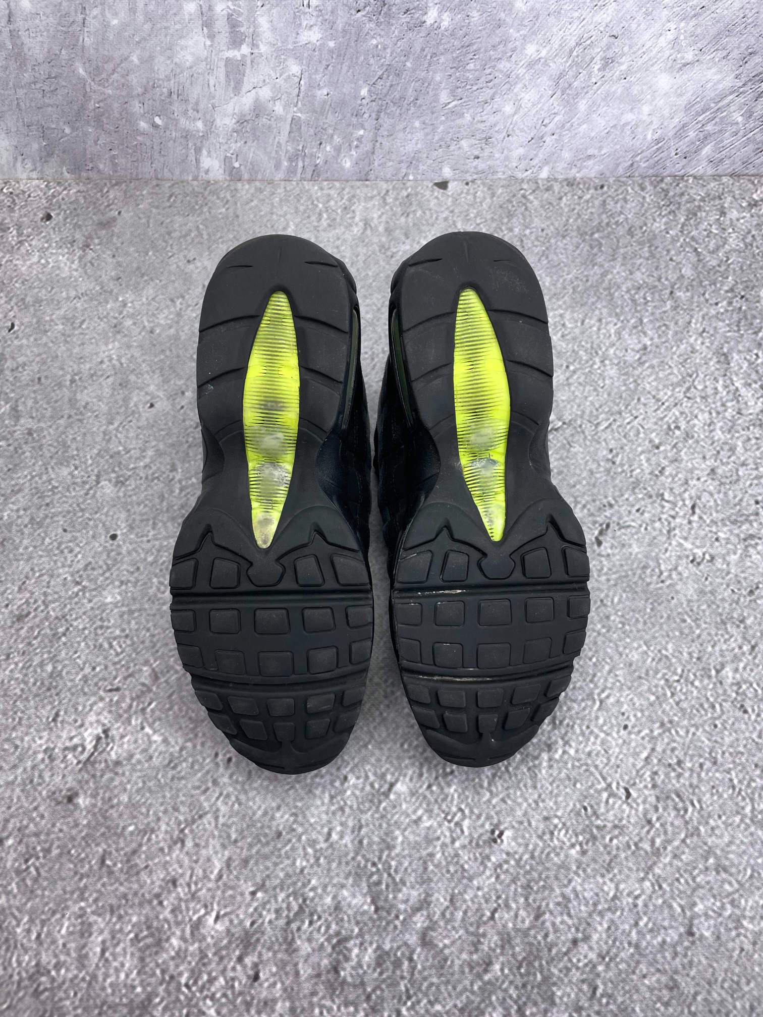 Nike Air Max 95 Black Volt — buty sportowe męskie w bardzo dobrym stanie rozmiar 44, podeszwa