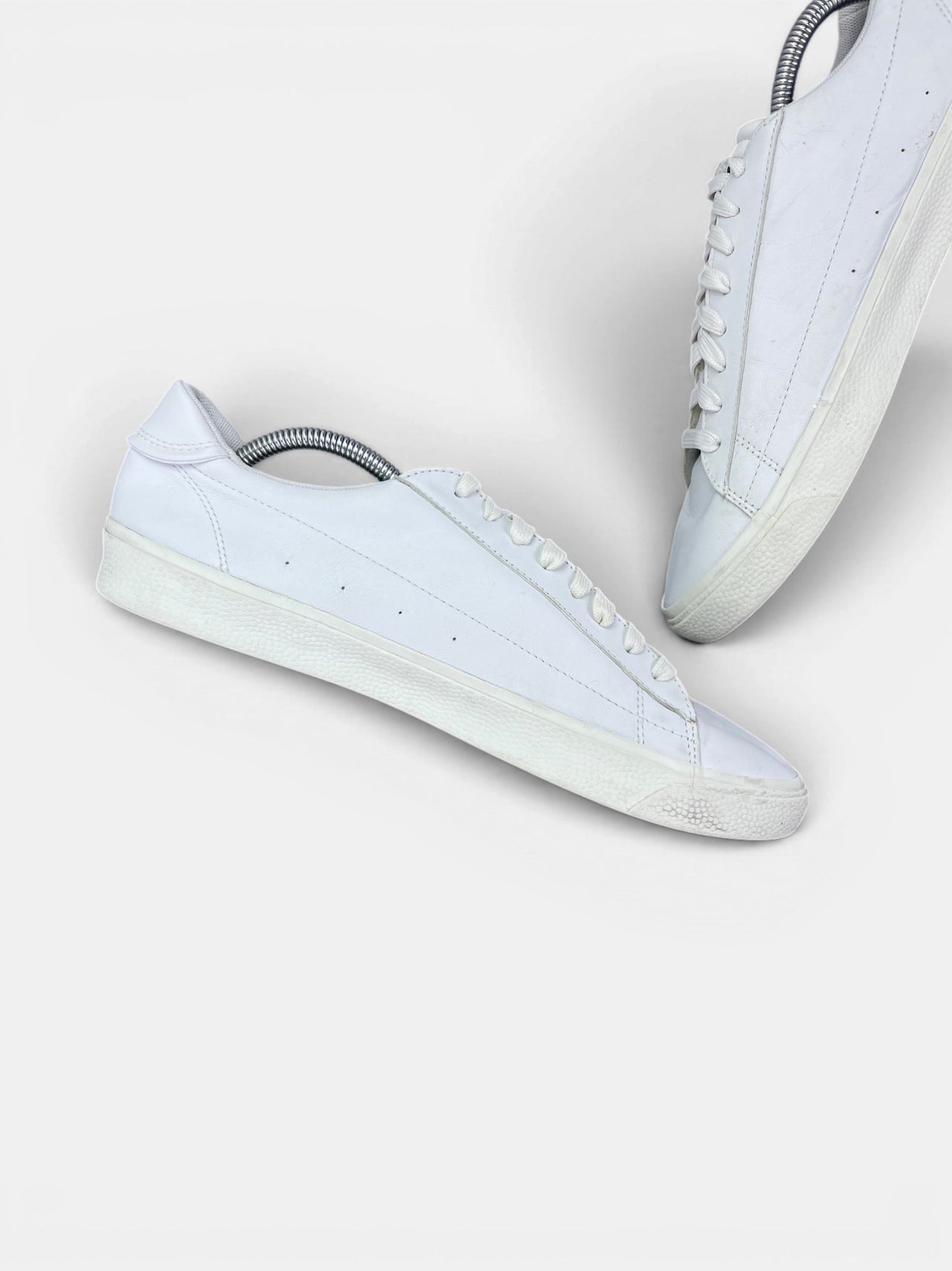 Tommy Hilfiger Sneakers — buty sportowe męskie w bardzo dobrym stanie rozmiar 44, wewnętrzny panel lewego buta