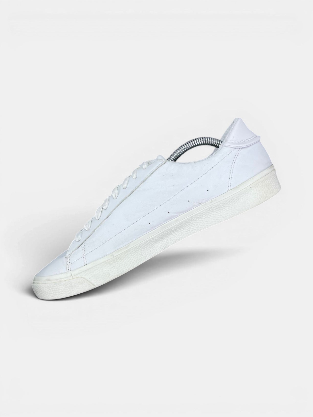 Tommy Hilfiger Sneakers — buty sportowe męskie w bardzo dobrym stanie rozmiar 44, wewnętrzny panel prawego buta