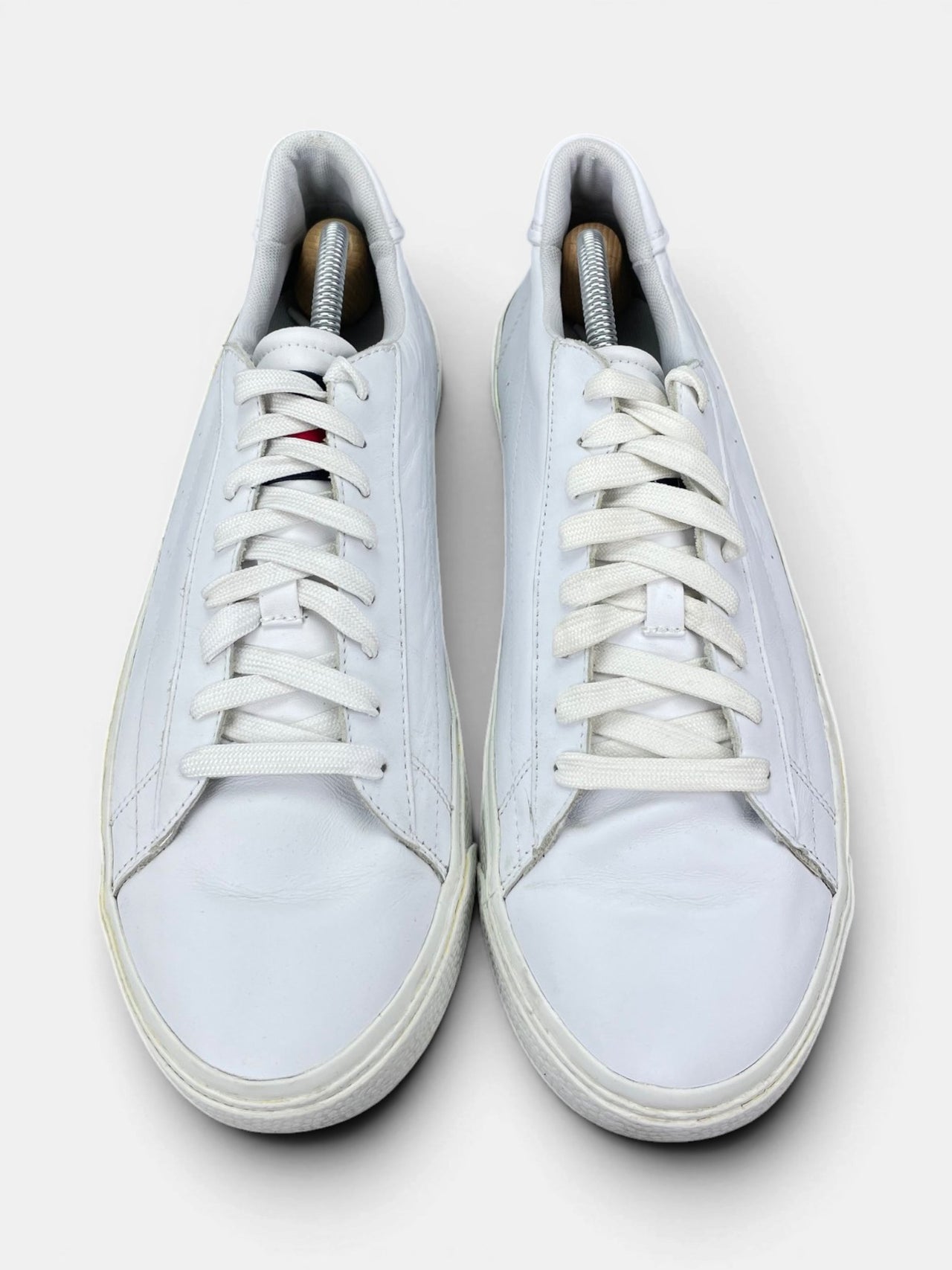 Tommy Hilfiger Sneakers — buty sportowe męskie w bardzo dobrym stanie rozmiar 44, widok z góry