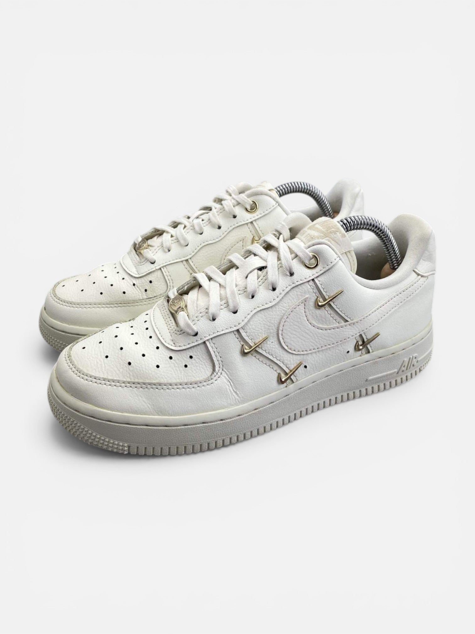 Nike Air Force 1 Low — buty sportowe damskie w bardzo dobrym stanie rozmiar 38, widok z boku