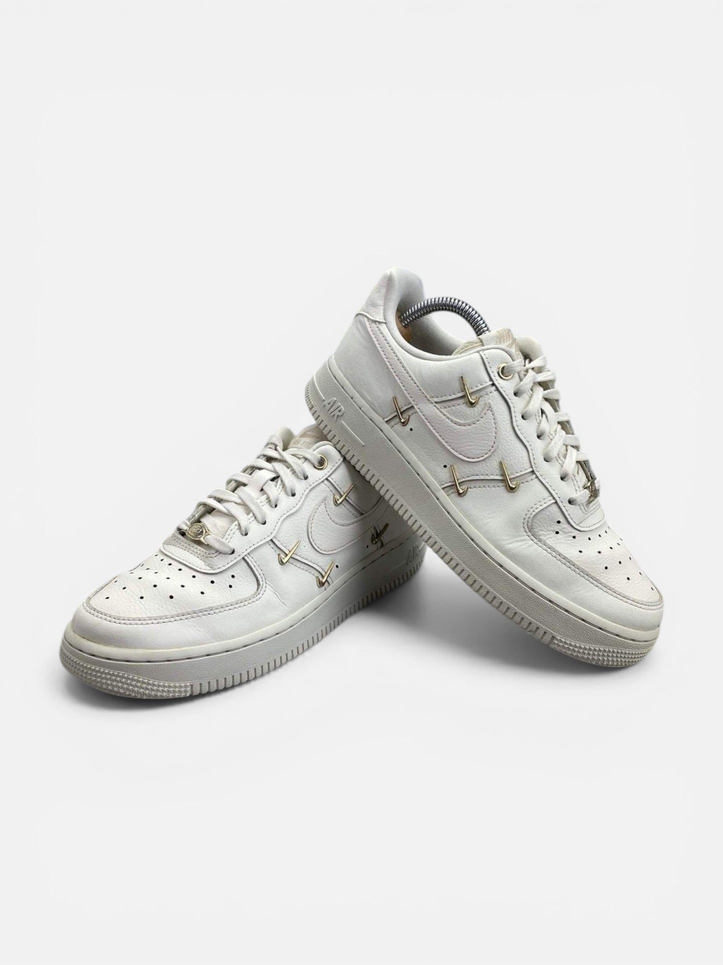 Nike Air Force 1 Low — buty sportowe damskie w bardzo dobrym stanie rozmiar 38, boczny profil