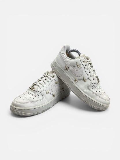Nike Air Force 1 Low — buty sportowe damskie w bardzo dobrym stanie rozmiar 38, boczny profil