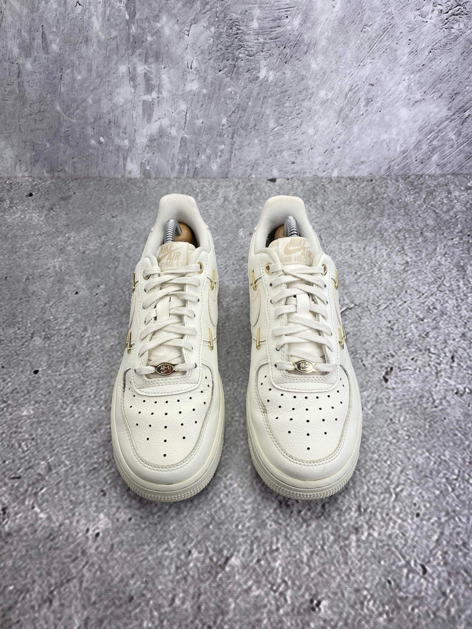 Nike Air Force 1 Low — buty sportowe damskie w bardzo dobrym stanie rozmiar 38, widok z góry