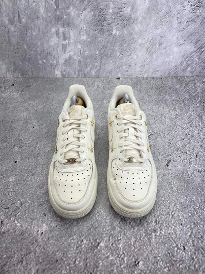 Nike Air Force 1 Low — buty sportowe damskie w bardzo dobrym stanie rozmiar 38, widok z góry