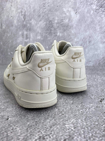 Nike Air Force 1 Low — buty sportowe damskie w bardzo dobrym stanie rozmiar 38, widok z tyłu