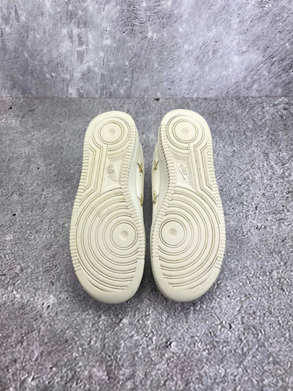 Nike Air Force 1 Low — buty sportowe damskie w bardzo dobrym stanie rozmiar 38, podeszwa