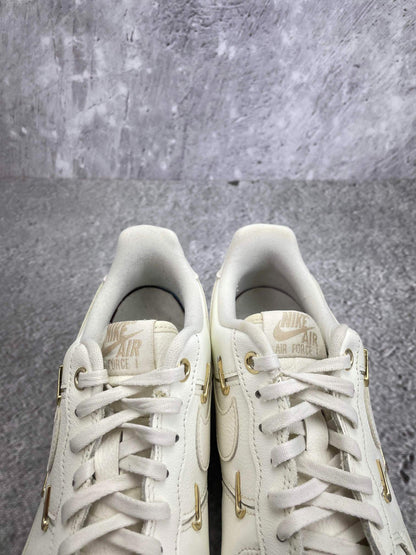 Nike Air Force 1 Low — buty sportowe damskie w bardzo dobrym stanie rozmiar 38, zapiętki butów