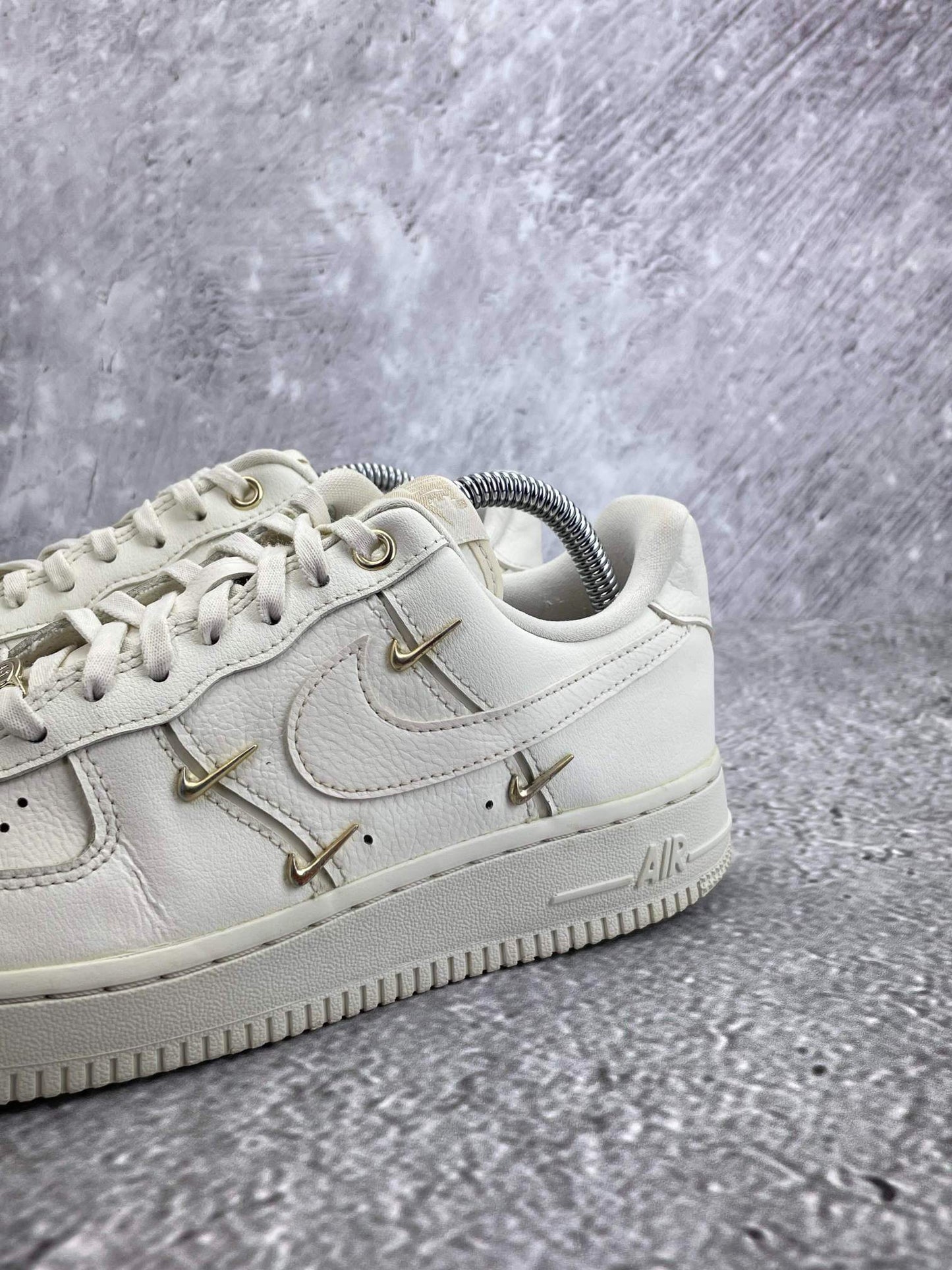 Nike Air Force 1 Low — buty sportowe damskie w bardzo dobrym stanie rozmiar 38, opcjonalne zdjęcie 1