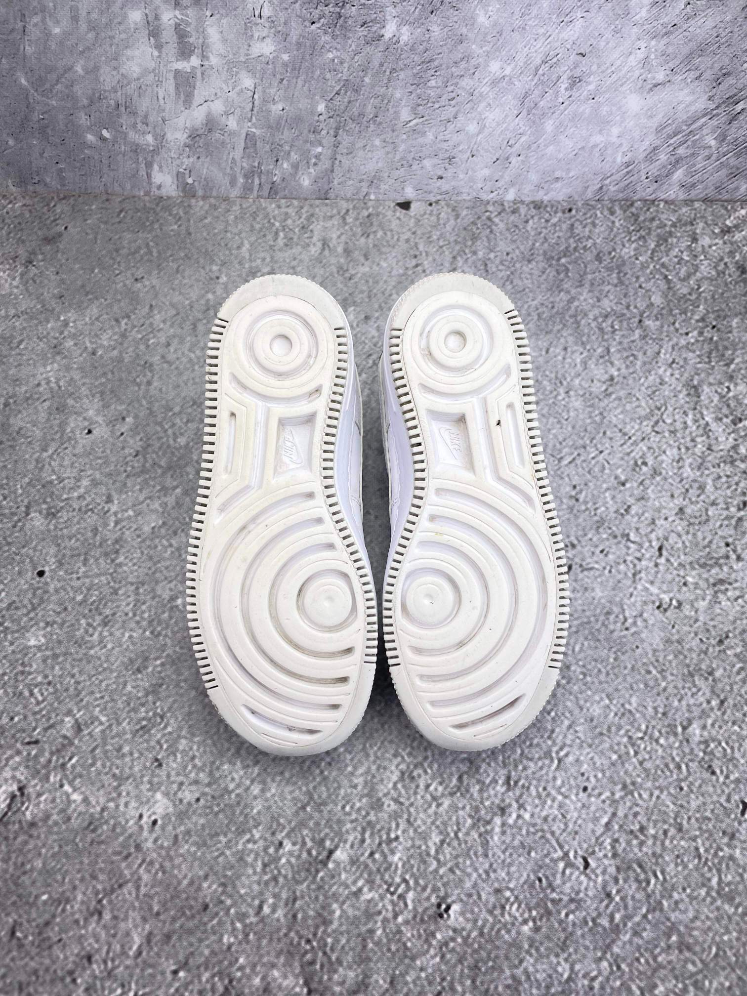 Nike Air Force 1 Shadow Triple White — buty sportowe damskie w bardzo dobrym stanie rozmiar 36.5, podeszwa