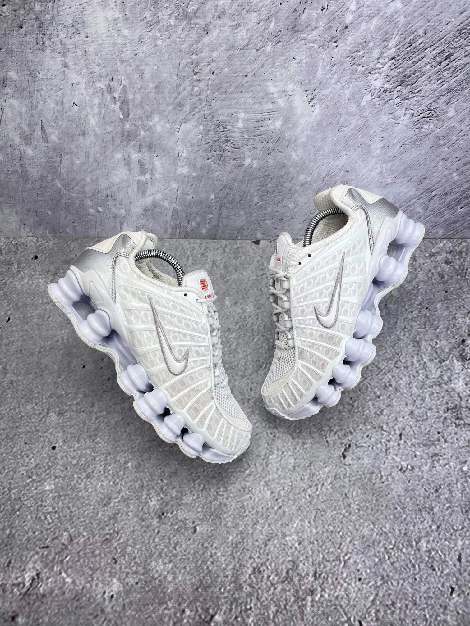 Nike Shox TL AR3566-100 - buty sportowe, widok z góry na zewnętrzną stronę butów