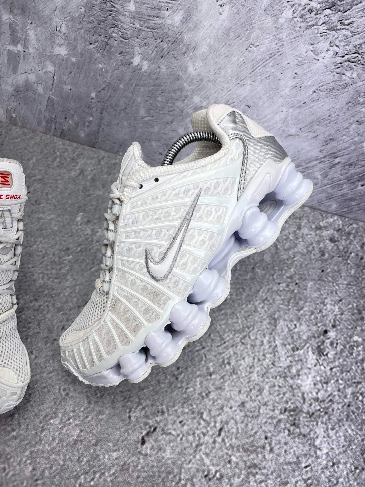 Nike Shox TL AR3566-100 - buty sportowe, zewnętrzny panel lewego buta