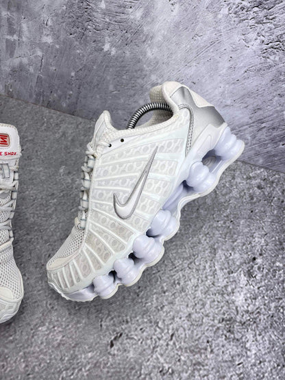 Nike Shox TL AR3566-100 - buty sportowe, zewnętrzny panel lewego buta