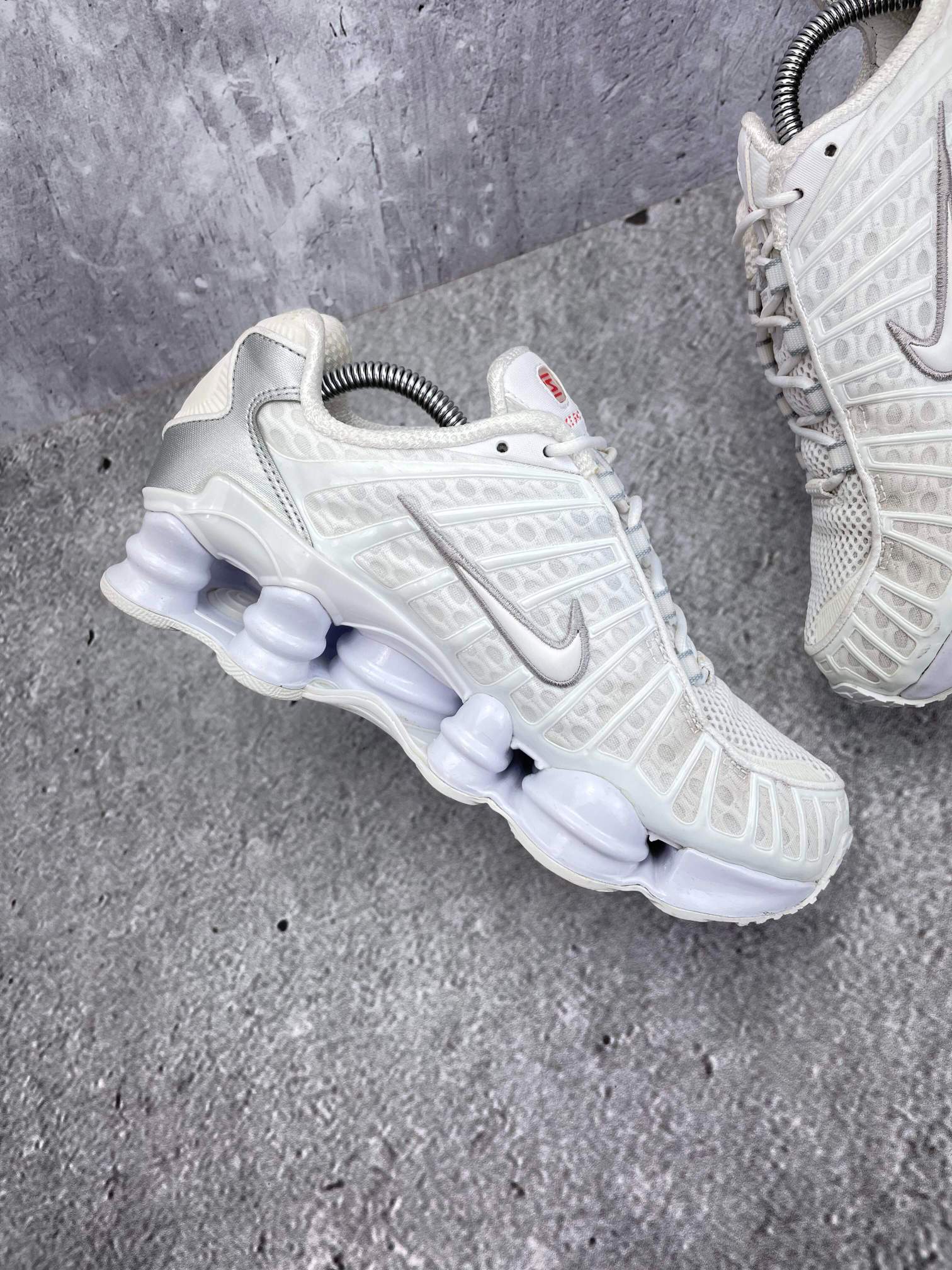 Nike Shox TL AR3566-100 - buty sportowe, wewnętrzny panel lewego buta