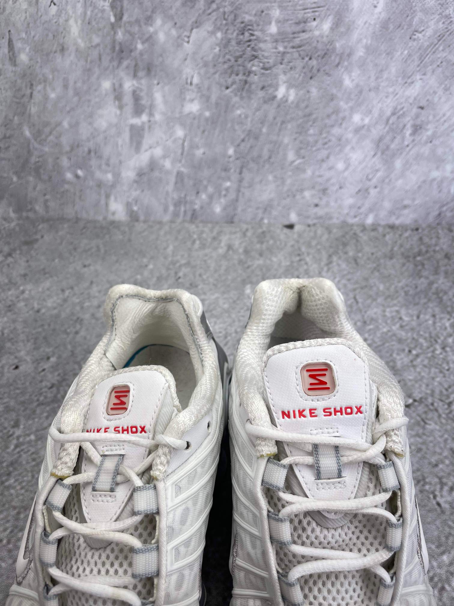 Nike Shox TL AR3566-100 - buty sportowe, zapiętki butów