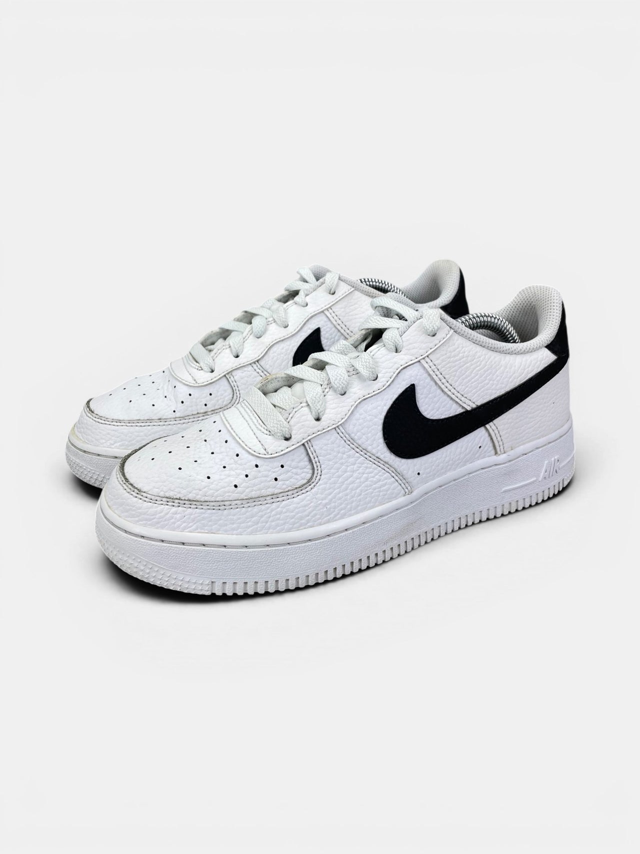 Nike Air Force 1 Low '07 White Black — buty sportowe damskie w bardzo dobrym stanie rozmiar 39, widok z boku
