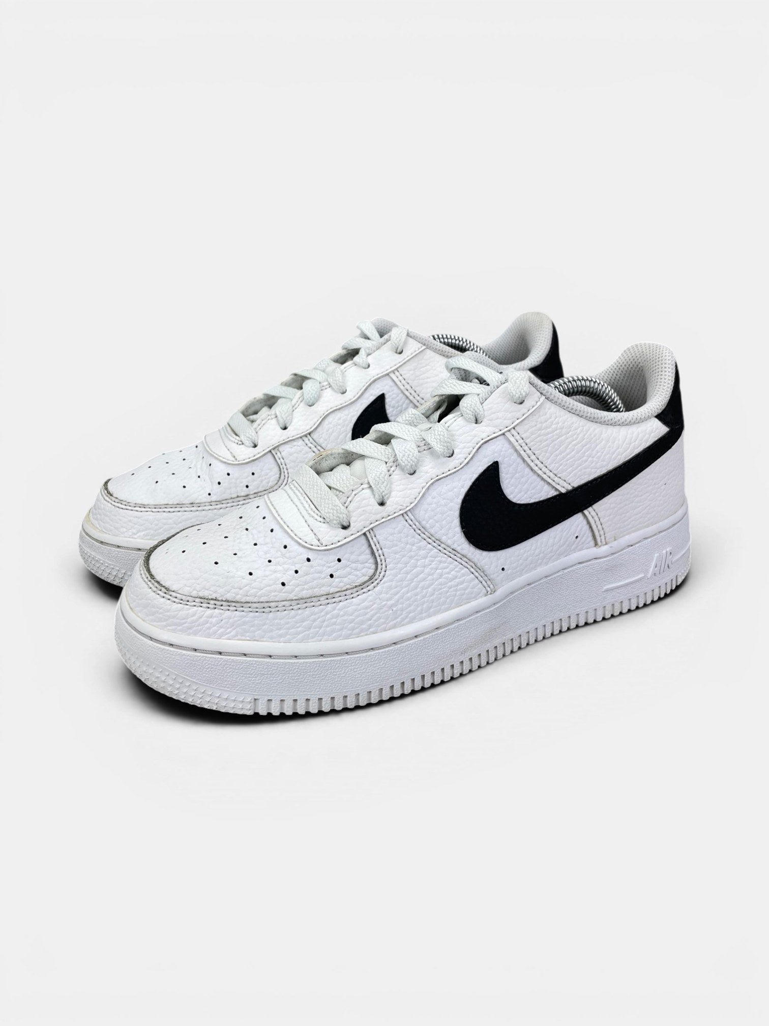 Nike Air Force 1 Low '07 White Black — buty sportowe damskie w bardzo dobrym stanie rozmiar 39, widok z boku