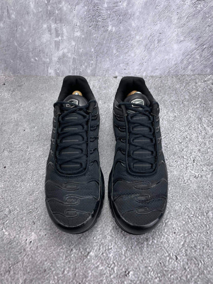 Nike Air Max Plus Triple Black - buty sportowe, widok z góry