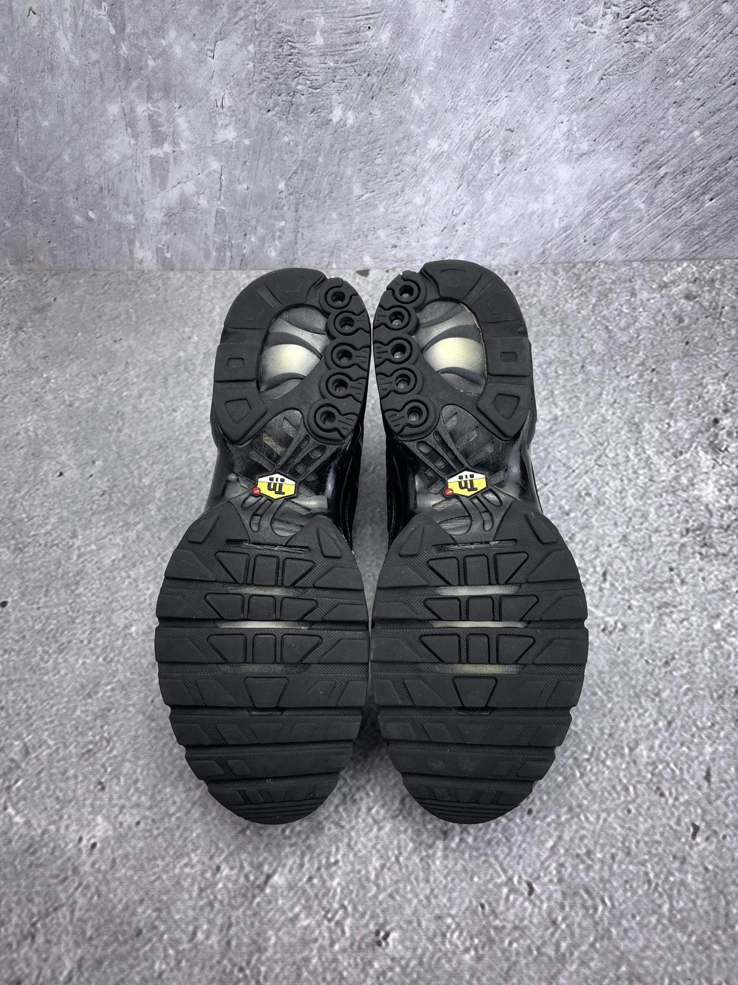 Nike Air Max Plus Triple Black - buty sportowe, podeszwa