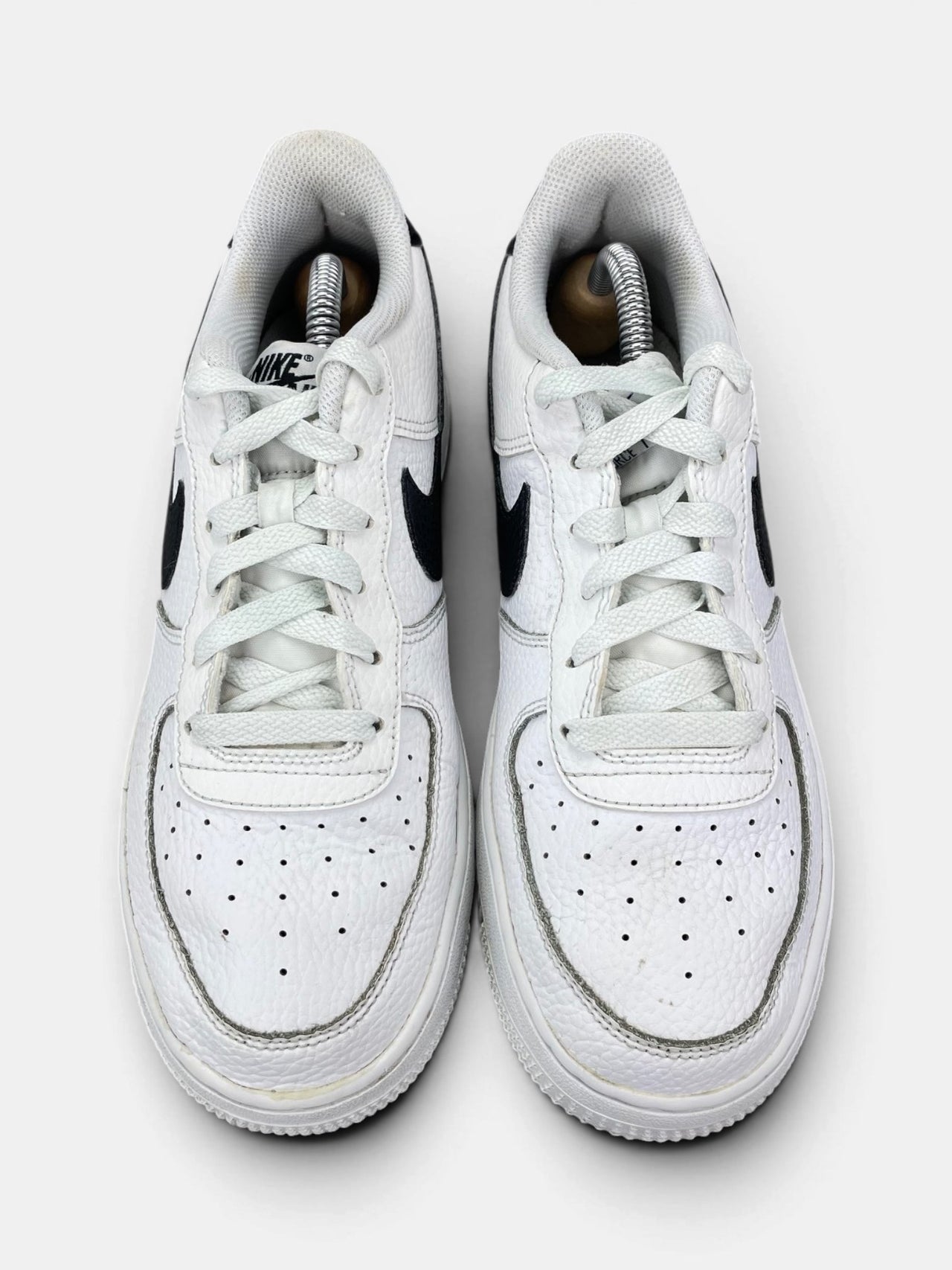 Nike Air Force 1 Low '07 White Black — buty sportowe damskie w bardzo dobrym stanie rozmiar 39, widok z góry