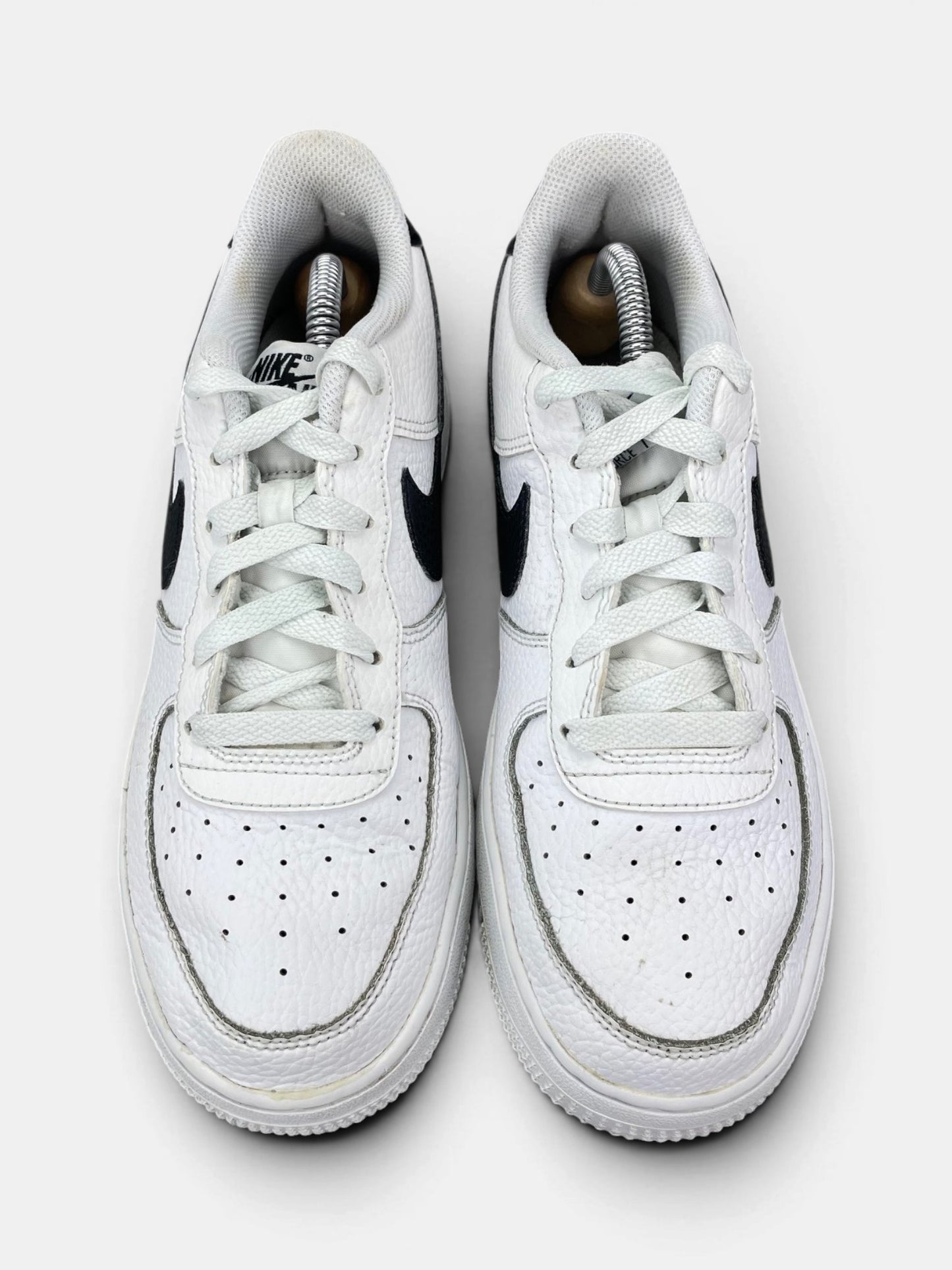 Nike Air Force 1 Low '07 White Black — buty sportowe damskie w bardzo dobrym stanie rozmiar 39, widok z góry