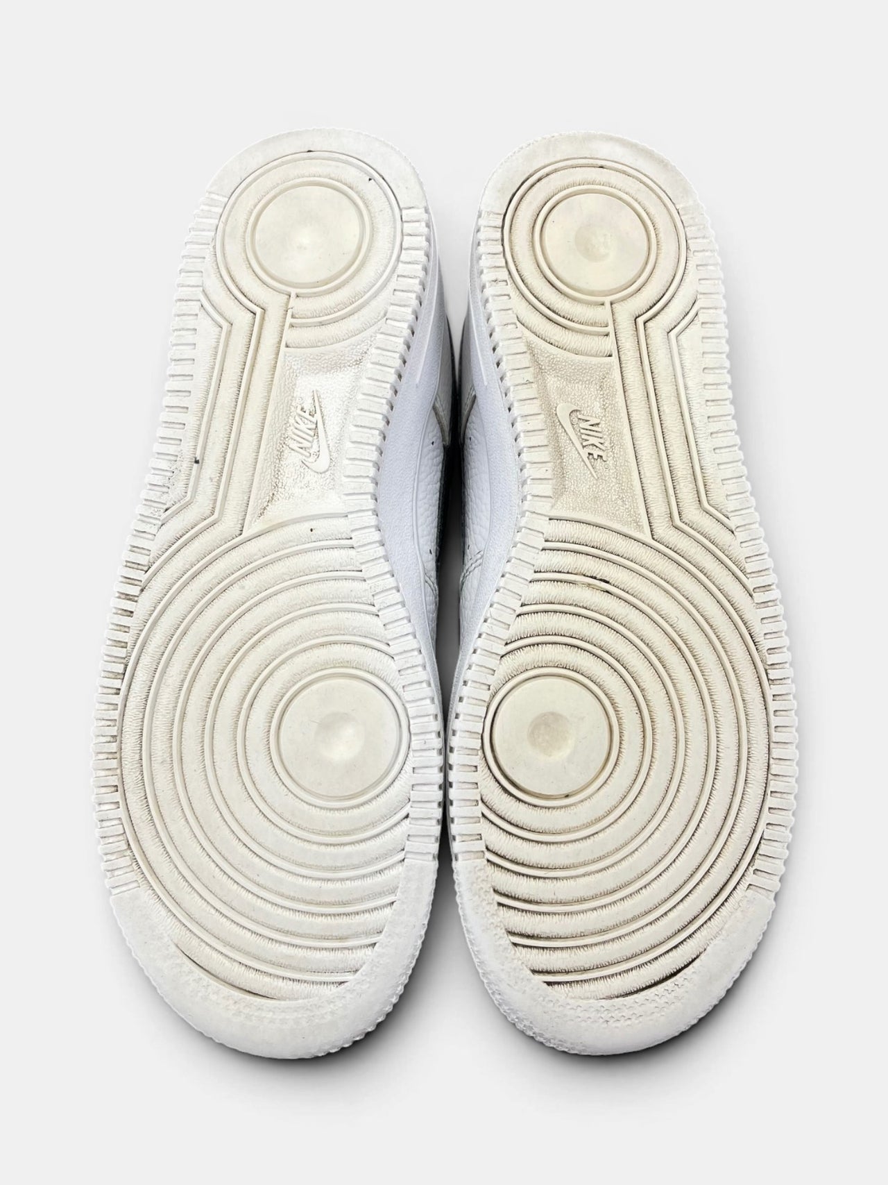 Nike Air Force 1 Low '07 White Black — buty sportowe damskie w bardzo dobrym stanie rozmiar 39, podeszwa