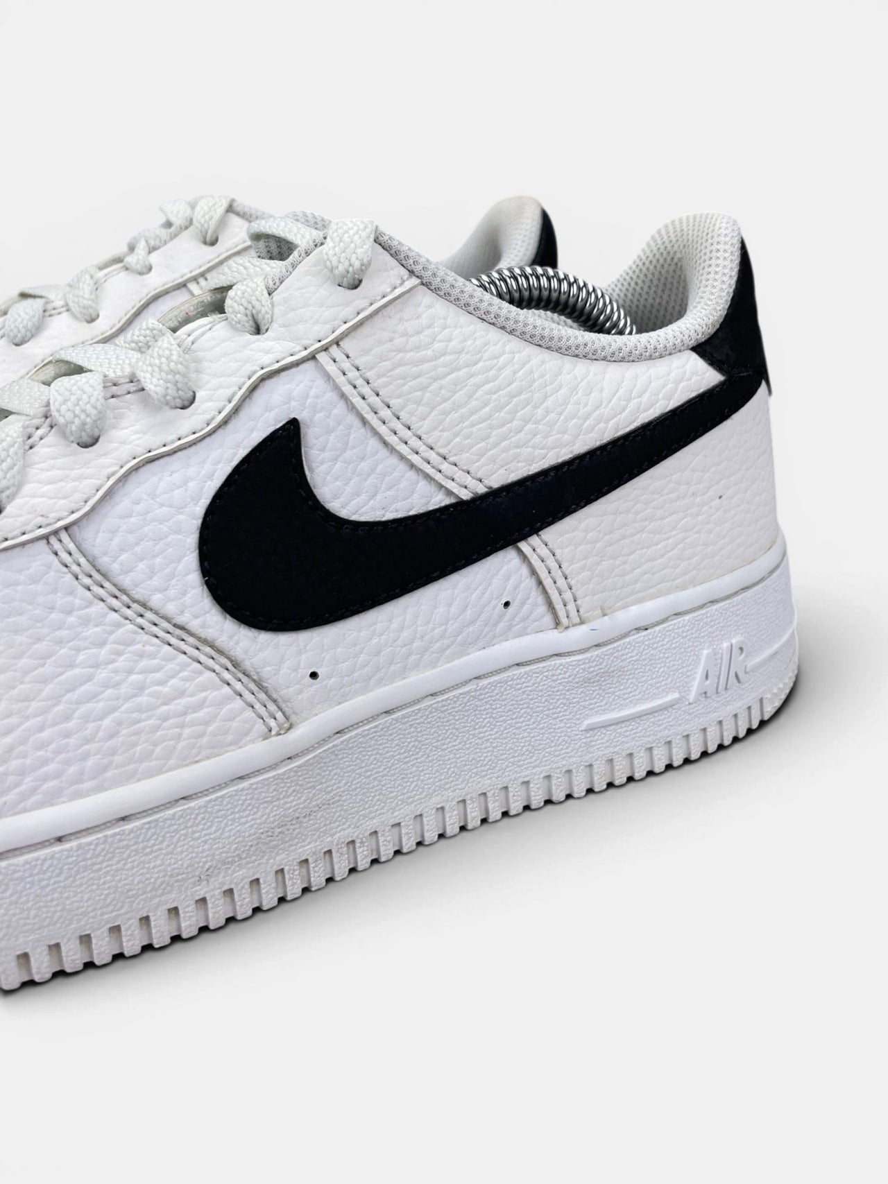 Nike Air Force 1 Low '07 White Black — buty sportowe damskie w bardzo dobrym stanie rozmiar 39, opcjonalne zdjęcie 1