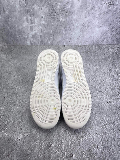 Nike Air Force 1 Low Triple White — buty sportowe damskie w bardzo dobrym stanie rozmiar 37.5, podeszwa