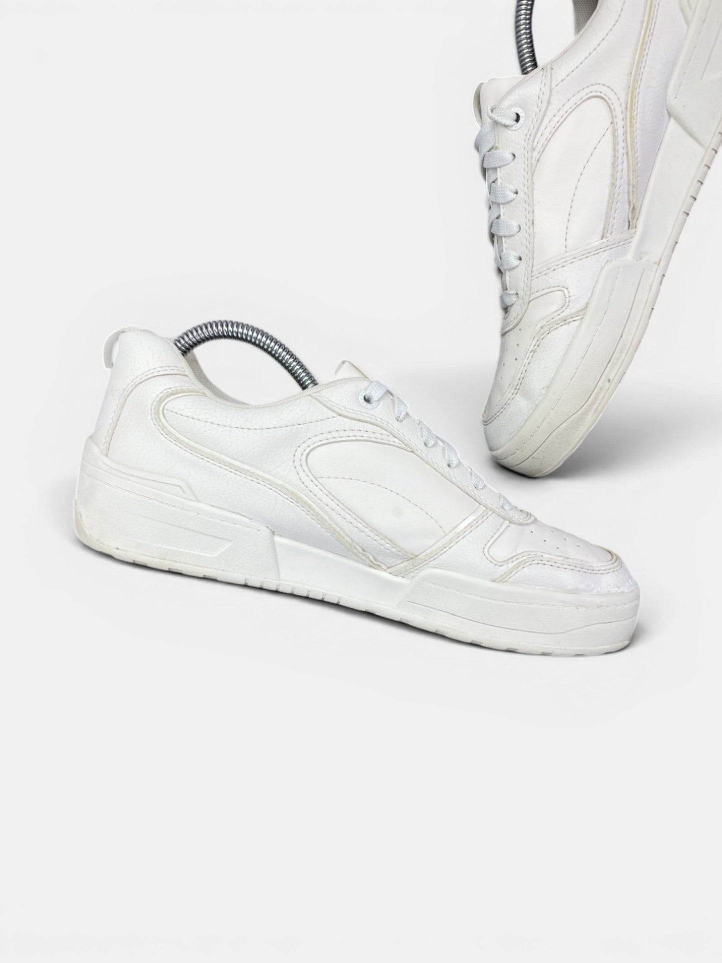 Stradivarius Sneakers — buty sportowe męskie w bardzo dobrym stanie rozmiar 40, wewnętrzny panel lewego buta