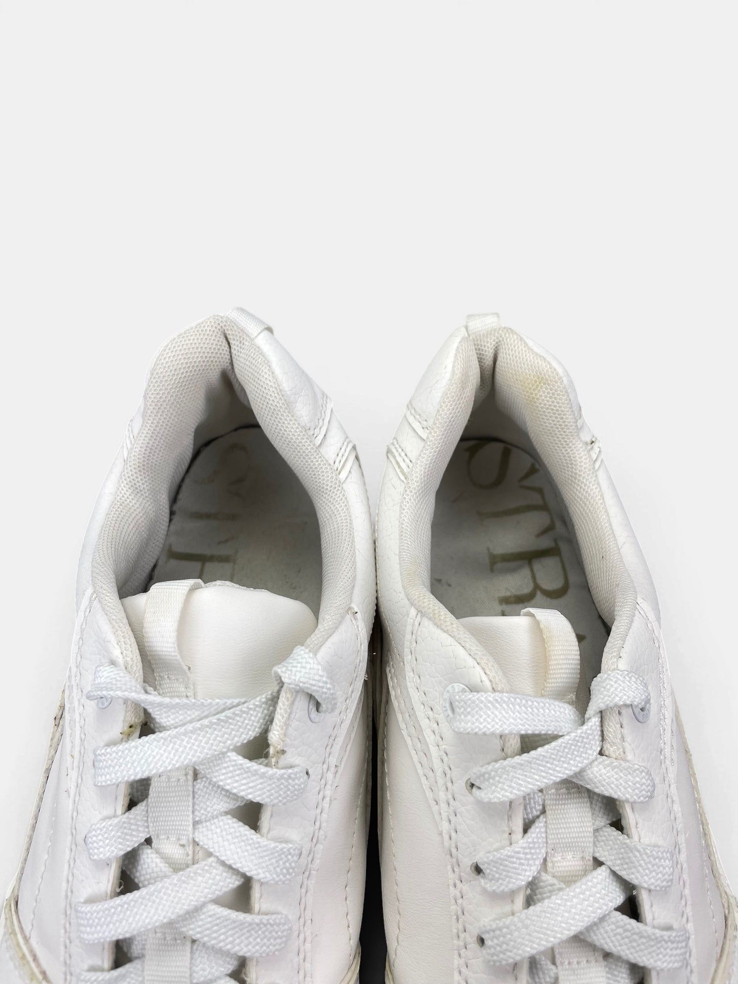 Stradivarius Sneakers — buty sportowe męskie w bardzo dobrym stanie rozmiar 40, zapiętki butów