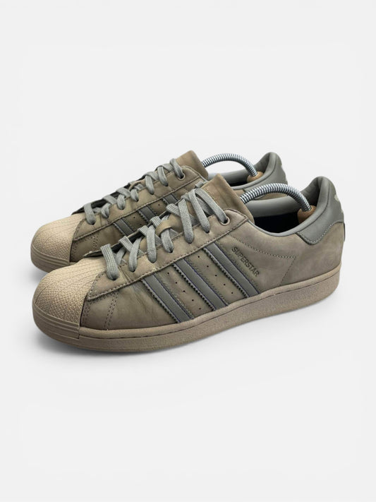 Adidas Superstar GTX Silver Pebble - buty sportowe, widok z boku