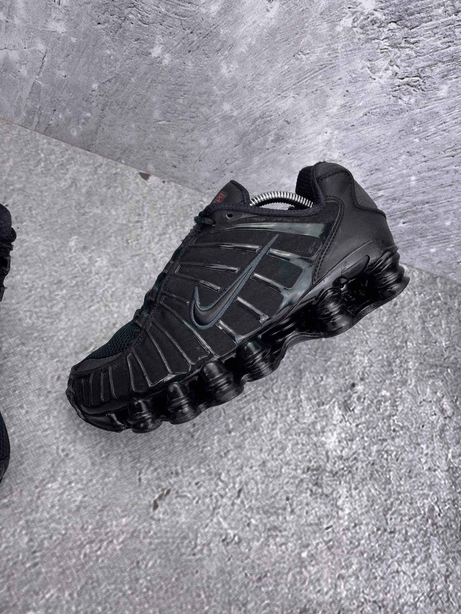Nike Shox TL Metallic Hematite — buty sportowe damskie w bardzo dobrym stanie rozmiar 40, zewnętrzny panel lewego buta