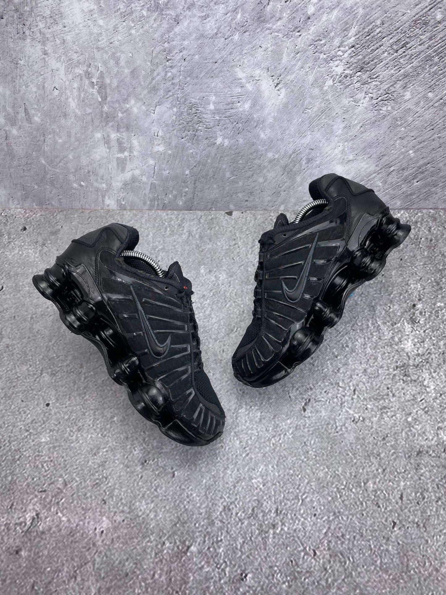 Nike Shox TL Metallic Hematite — buty sportowe damskie w bardzo dobrym stanie rozmiar 40, widok z góry na wewnętrzną stronę butów