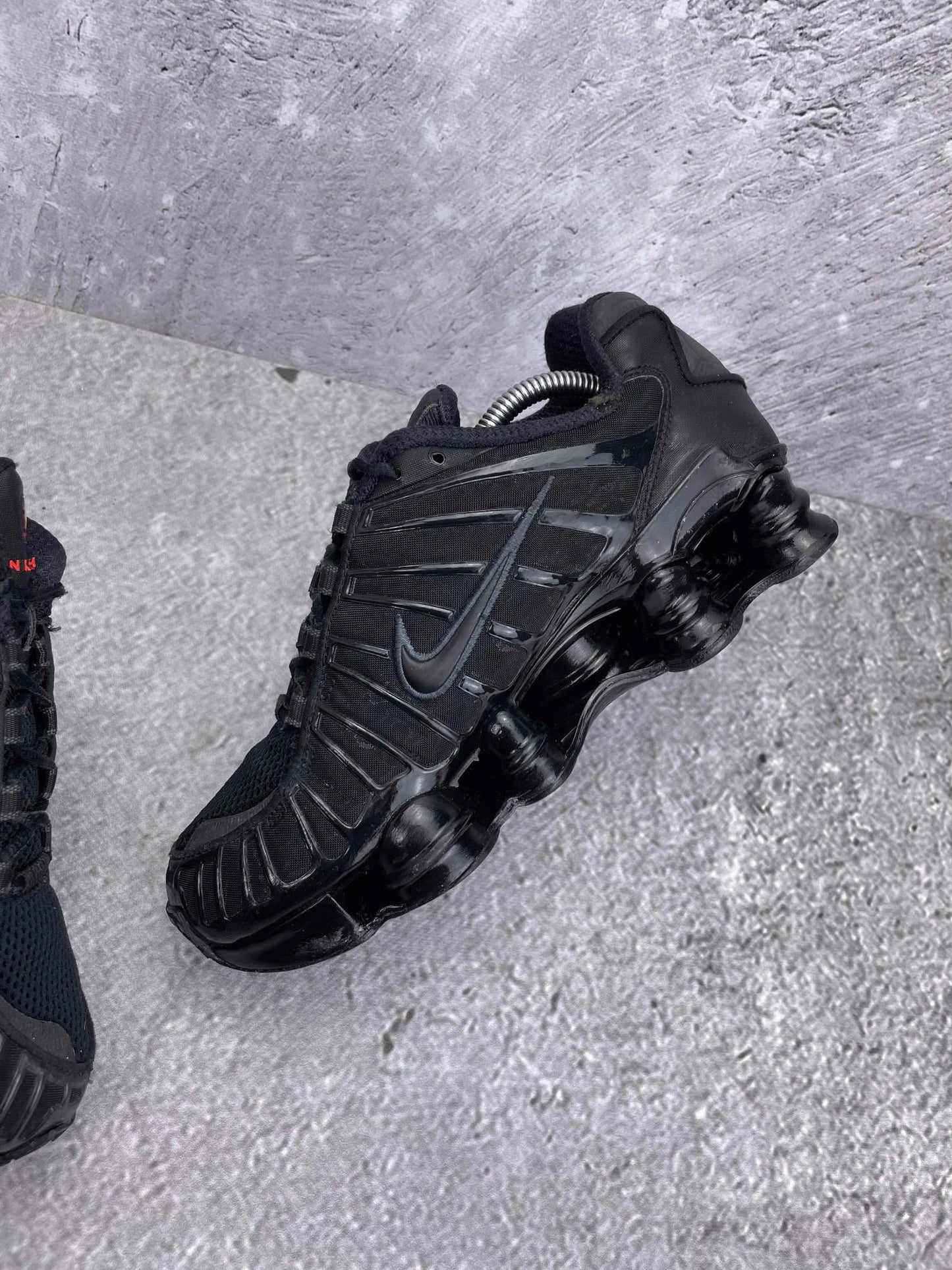Nike Shox TL Metallic Hematite — buty sportowe damskie w bardzo dobrym stanie rozmiar 40, wewnętrzny panel prawego buta
