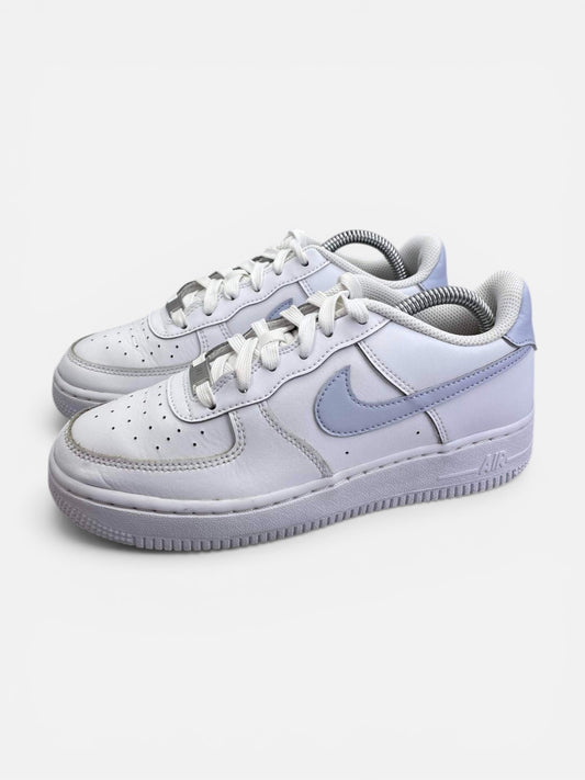Nike Air Force 1 White Ghost - buty sportowe, widok z boku