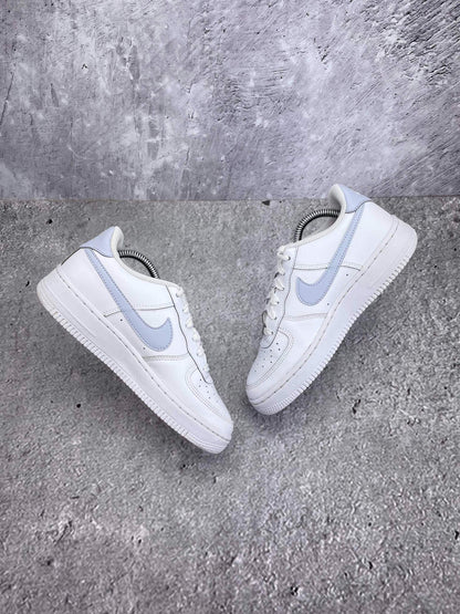 Nike Air Force 1 White Ghost - buty sportowe, widok z góry na wewnętrzną stronę butów