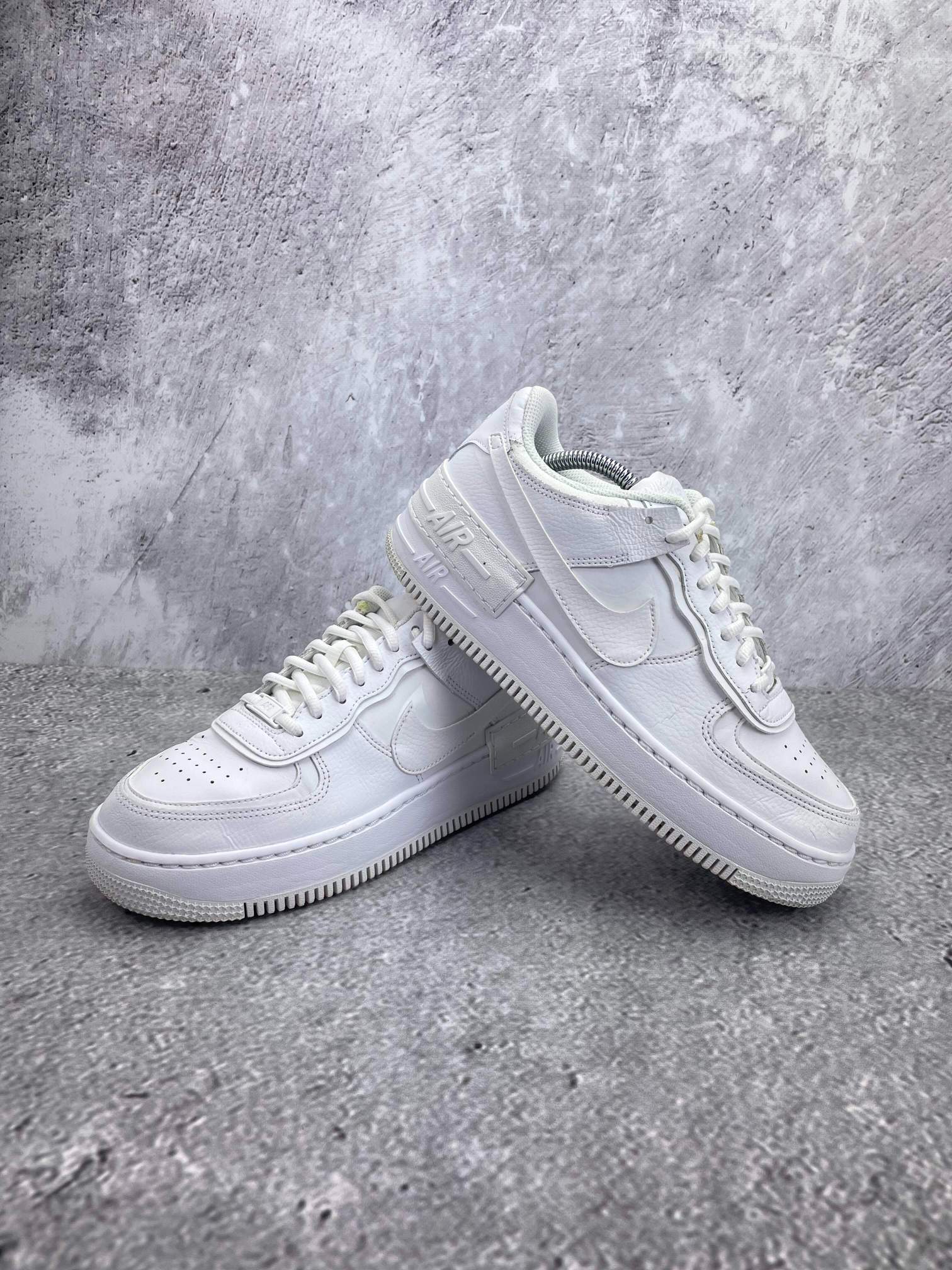 Nike Air Force 1 Shadow Triple White — buty sportowe damskie w bardzo dobrym stanie rozmiar 40, zapiętki butów