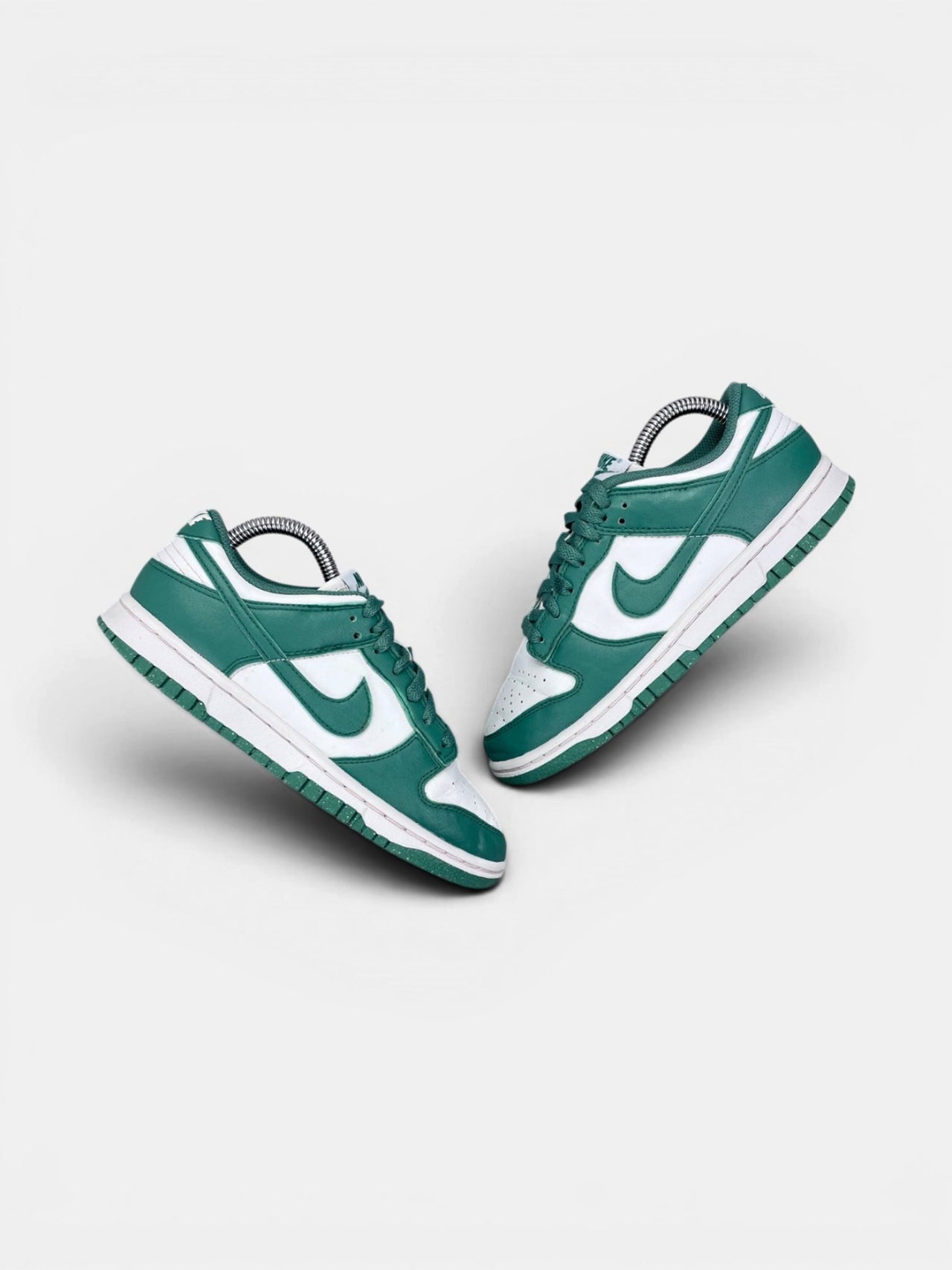 Nike Dunk Low Bicoastal — buty sportowe damskie w bardzo dobrym stanie rozmiar 36, widok z góry na zewnętrzną stronę butów