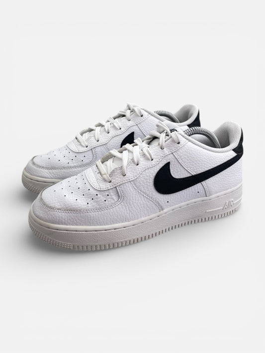 Nike Air Force 1 Low '07 White Black — buty sportowe damskie w bardzo dobrym stanie rozmiar 39, widok z boku
