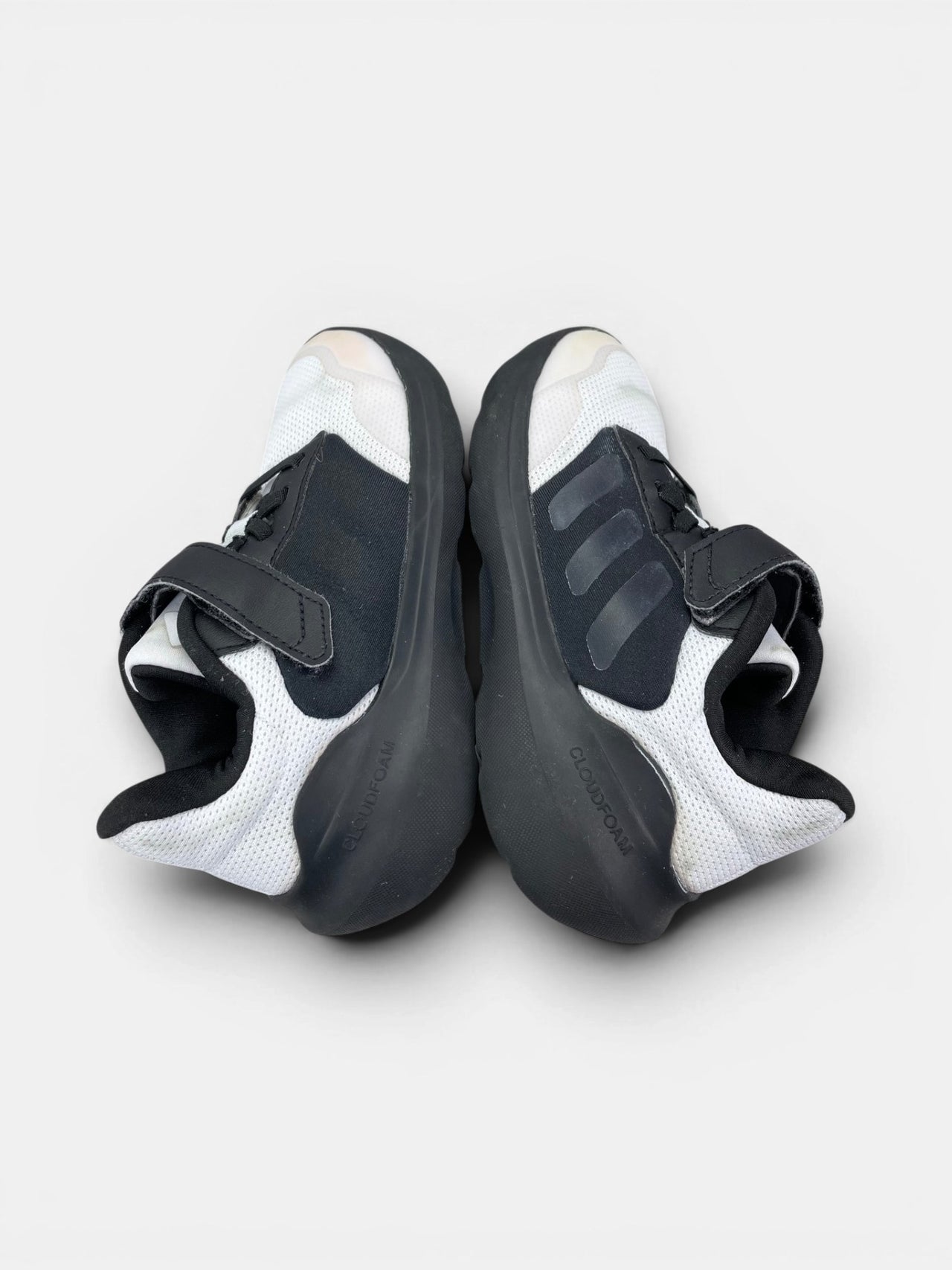 Adidas Tensaur Run 2.0 — buty sportowe dziecięce w bardzo dobrym stanie rozmiar 31, boczny profil