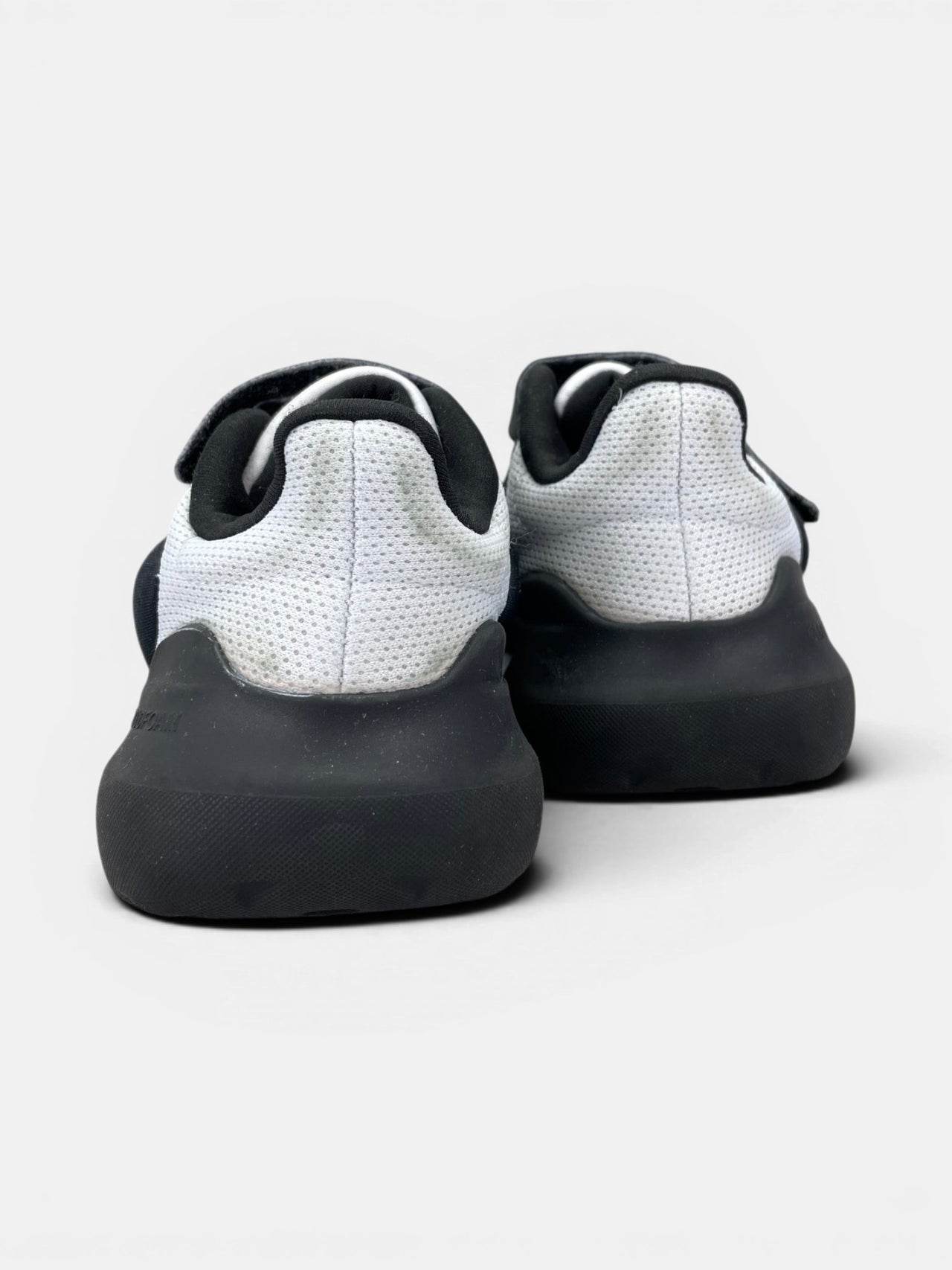Adidas Tensaur Run 2.0 — buty sportowe dziecięce w bardzo dobrym stanie rozmiar 31, zewnętrzny panel lewego buta