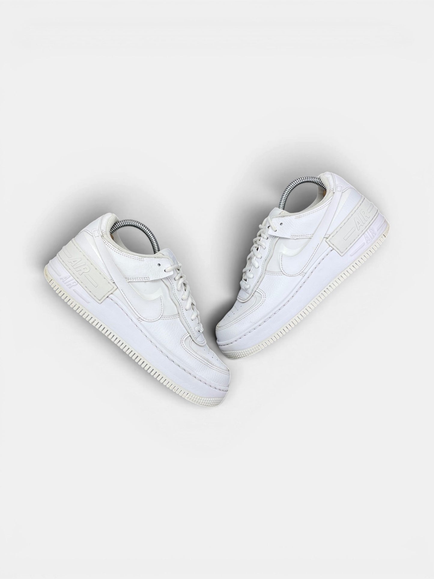 Nike Air Force 1 Shadow Triple White — buty sportowe damskie w bardzo dobrym stanie rozmiar 39, widok z góry na zewnętrzną stronę butów