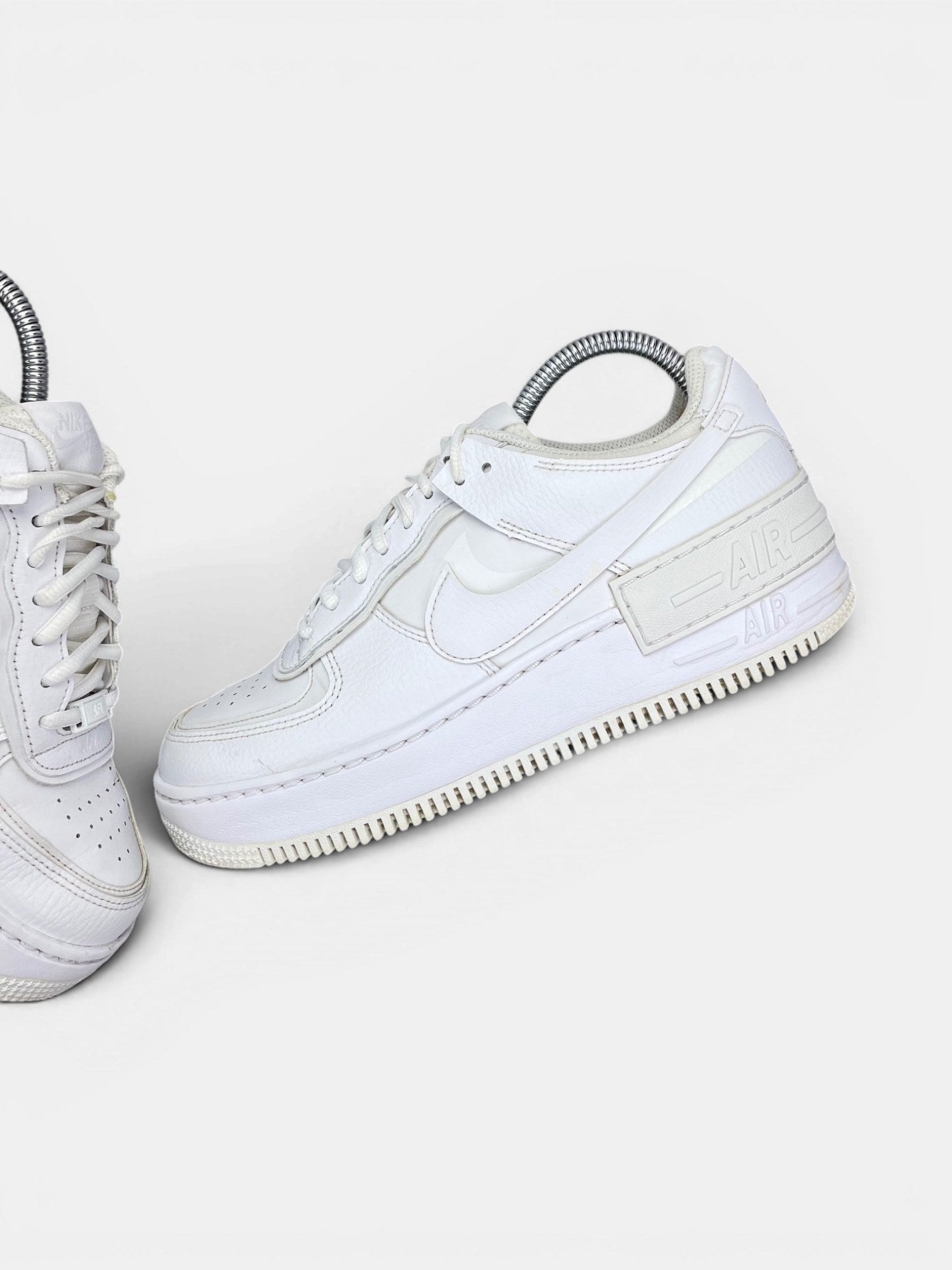 Nike Air Force 1 Shadow Triple White — buty sportowe damskie w bardzo dobrym stanie rozmiar 39, widok z góry na wewnętrzną stronę butów