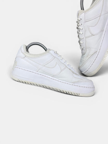 Nike Air Force 1 Shadow Triple White — buty sportowe damskie w bardzo dobrym stanie rozmiar 39, wewnętrzny panel lewego buta