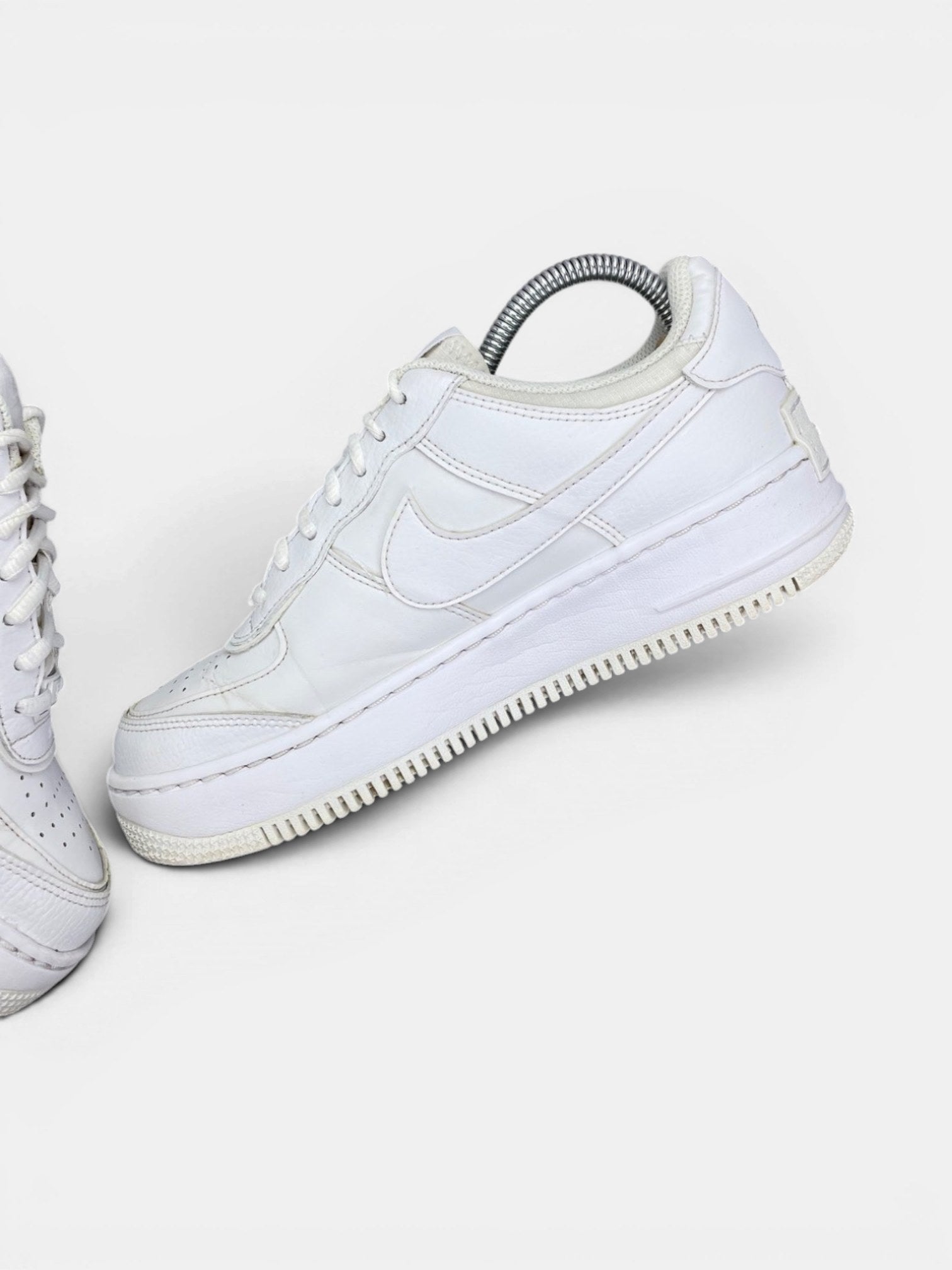 Nike Air Force 1 Shadow Triple White — buty sportowe damskie w bardzo dobrym stanie rozmiar 39, wewnętrzny panel prawego buta